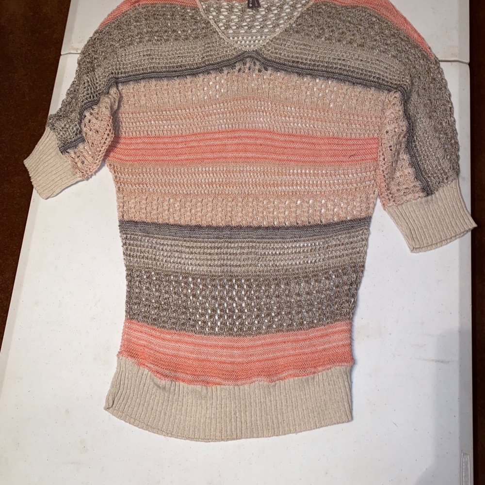 V neck sweater with 3/4 sleeves
